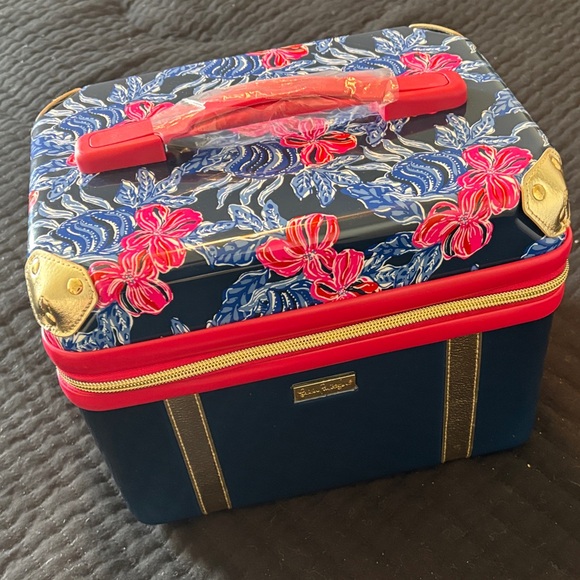 Lilly Pulitzer Handbags - Lilly Pulitzer , in mint condition, newer used